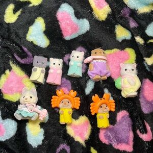 Calico critter/ sylvanian families babies lot